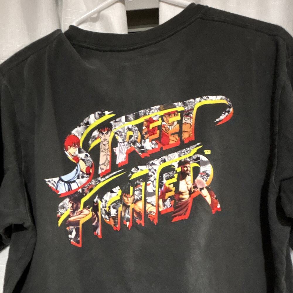 Uniqlo UT Street Fighter graphic t-shirt Men’s L Fighting Game Legend collection
